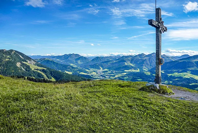 Wunderschöne Berglandschaft in den Kitzbüheler Alpen am Weitwanderweg KAT-Walk.